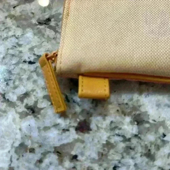 Acqua Di Parma for Air Canada Travel Pouch - Picture 7 of 10